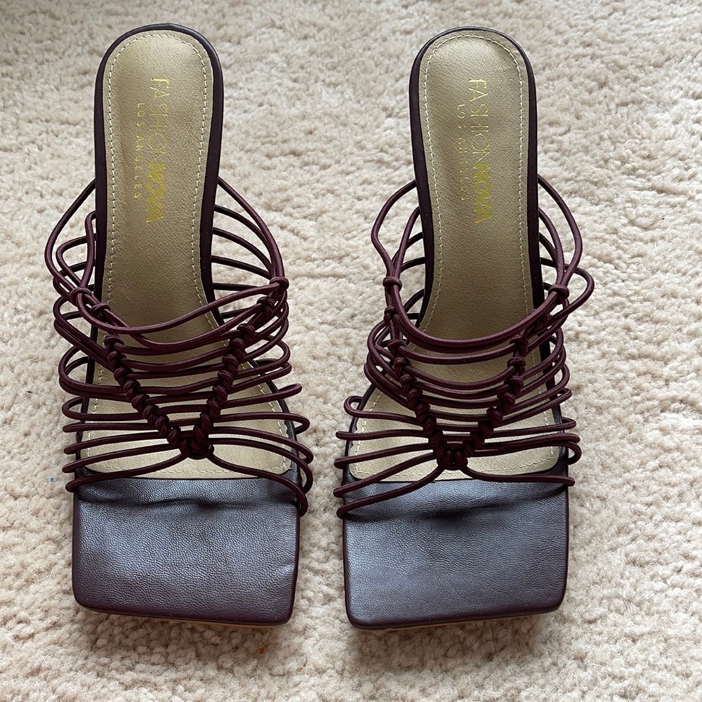 Size 7 only tried on in the house
